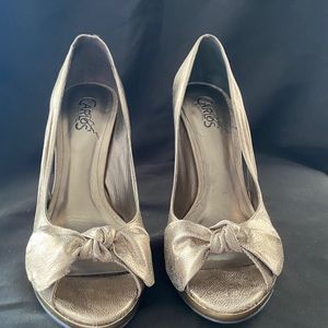 Carlos Santana peep toe pumps